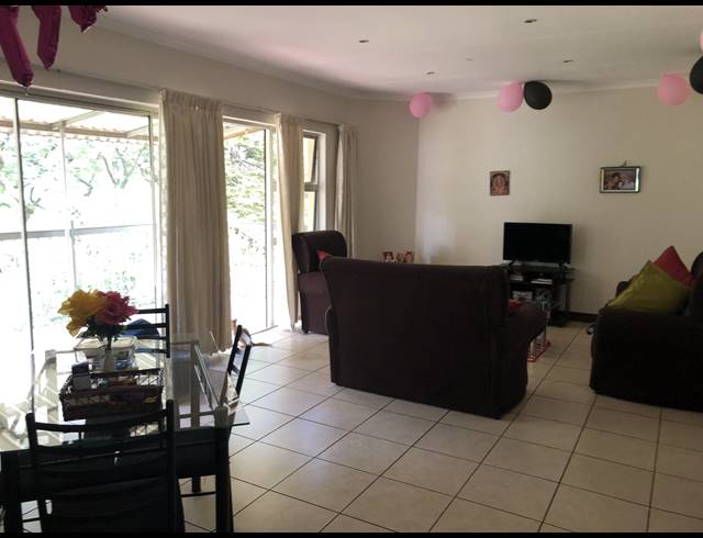 2 BEDROOM APARTMENT SOLD IN BRYANSTON